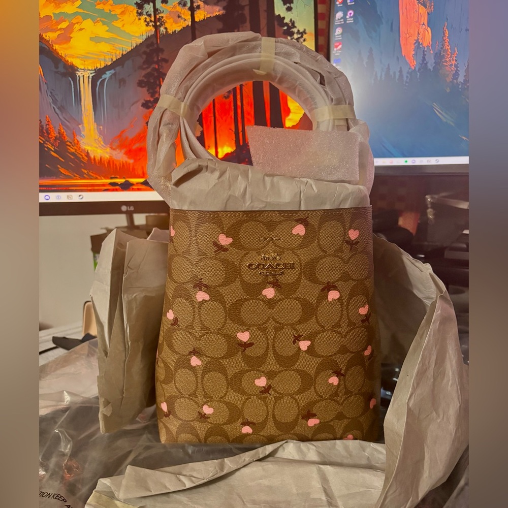 Coach Brown and Pink Crossbody Bag with Modern Elegance - Picture 2 of 4
